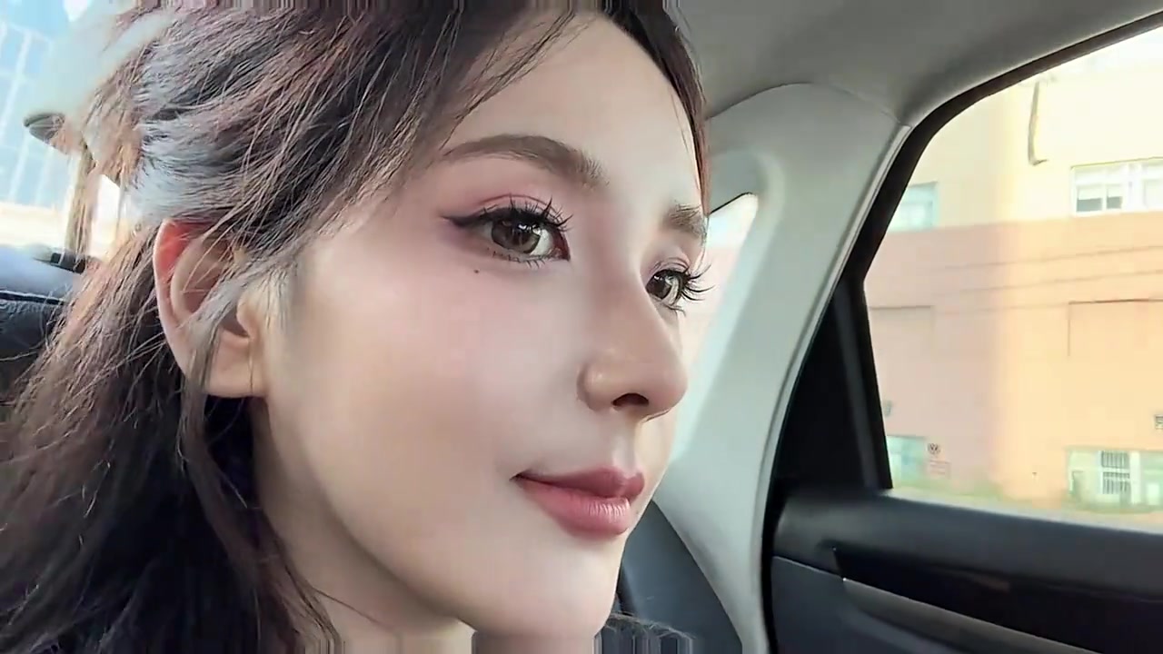 Bin：？？LPL解说rita分享自拍视频：看！太阳！